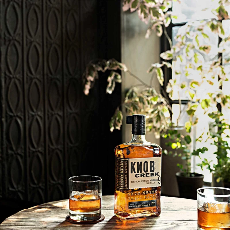 Knob Creek Bourbon Whisky, Whisky dei "vecchi tempi" dal gusto robusto e inteso, 9 anni di invecchiamento - 1 bottiglia da 700ml